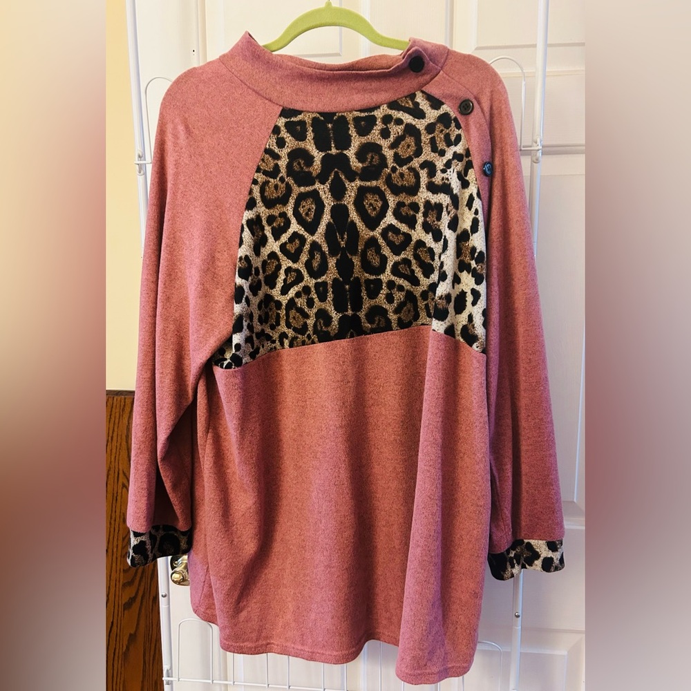 Women’s size 3xl Southern Stitch long sleeve shirt. Excellent condition.